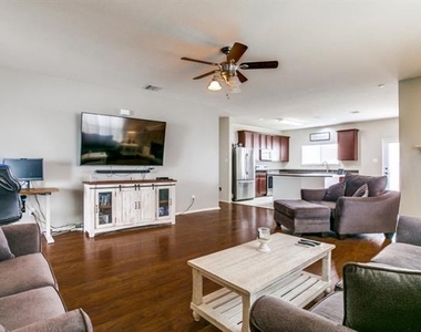 8633 Star Thistle Drive - Photo Thumbnail 6