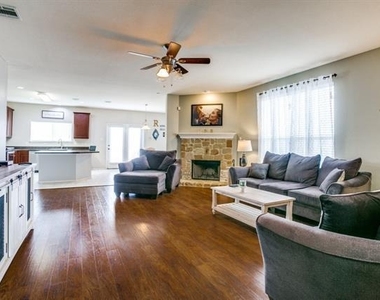8633 Star Thistle Drive - Photo Thumbnail 5