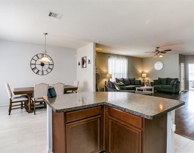 8633 Star Thistle Drive - Photo Thumbnail 7