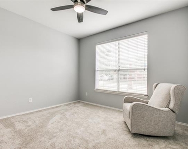 8633 Star Thistle Drive - Photo Thumbnail 18