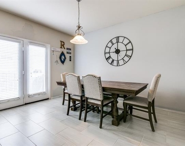 8633 Star Thistle Drive - Photo Thumbnail 12