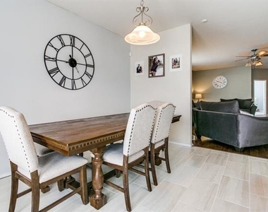 8633 Star Thistle Drive - Photo Thumbnail 13
