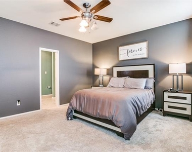 8633 Star Thistle Drive - Photo Thumbnail 15