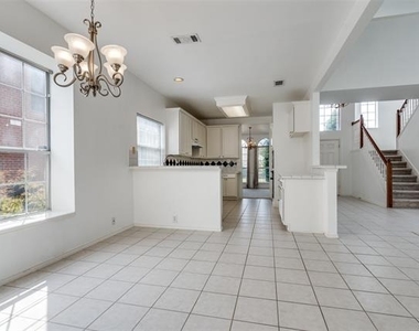 2213 Ravenhurst Drive - Photo Thumbnail 7
