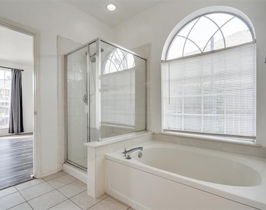 2213 Ravenhurst Drive - Photo Thumbnail 12