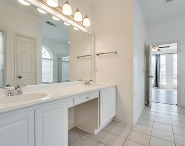 2213 Ravenhurst Drive - Photo Thumbnail 11