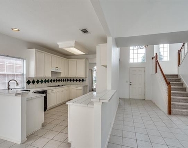 2213 Ravenhurst Drive - Photo Thumbnail 8