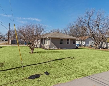 801 Pecan Street - Photo Thumbnail 24