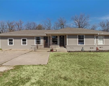 801 Pecan Street - Photo Thumbnail 2