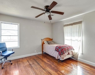 801 Pecan Street - Photo Thumbnail 19