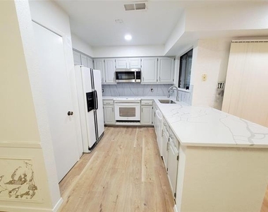205 Mccarley Place - Photo Thumbnail 6