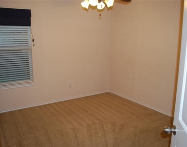 4713 Fox Sedge Lane - Photo Thumbnail 7