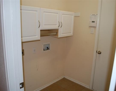 4713 Fox Sedge Lane - Photo Thumbnail 5