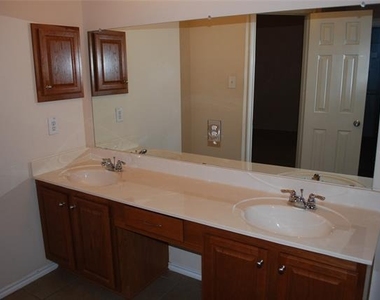 4713 Fox Sedge Lane - Photo Thumbnail 23