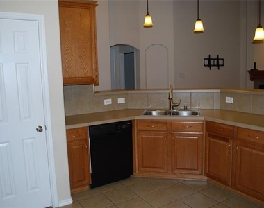 4713 Fox Sedge Lane - Photo Thumbnail 12