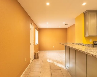 4938 Blue Water Circle - Photo Thumbnail 8