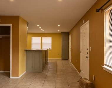 4938 Blue Water Circle - Photo Thumbnail 5