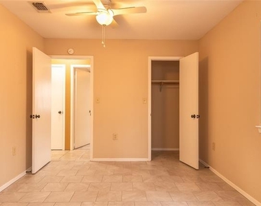 4938 Blue Water Circle - Photo Thumbnail 11