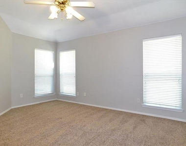3721 Calvert Lane - Photo Thumbnail 12
