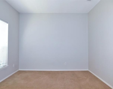 3721 Calvert Lane - Photo Thumbnail 3