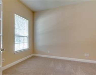 4679 Edith Street - Photo Thumbnail 6