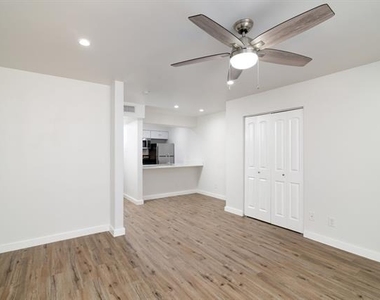 2722 Throckmorton Street - Photo Thumbnail 6