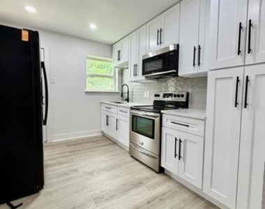1814 Martin Luther Drive - Photo Thumbnail 5
