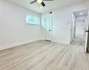 1814 Martin Luther Drive - Photo Thumbnail 17