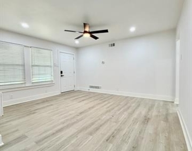 1814 Martin Luther Drive - Photo Thumbnail 9