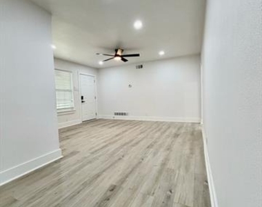 1814 Martin Luther Drive - Photo Thumbnail 8
