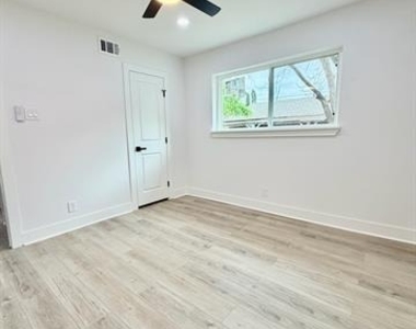 1814 Martin Luther Drive - Photo Thumbnail 11