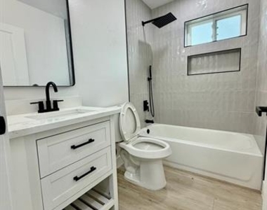 1814 Martin Luther Drive - Photo Thumbnail 14