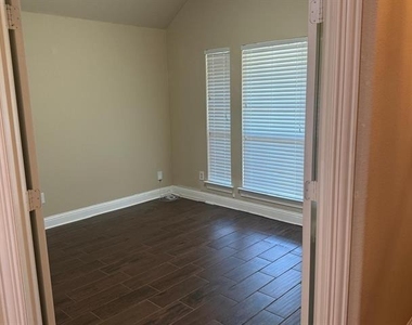 15917 Langsdale Street - Photo Thumbnail 7