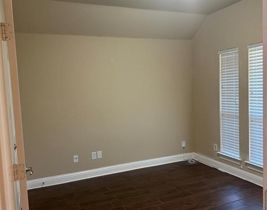15917 Langsdale Street - Photo Thumbnail 6