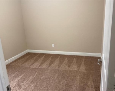 15917 Langsdale Street - Photo Thumbnail 5