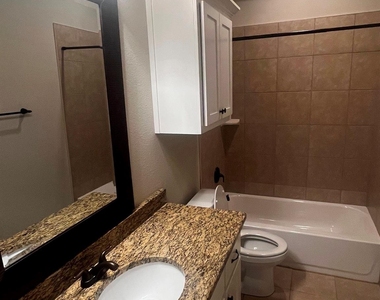 111 Frank Street - Photo Thumbnail 4