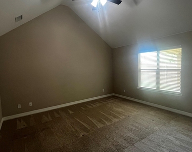 111 Frank Street - Photo Thumbnail 3