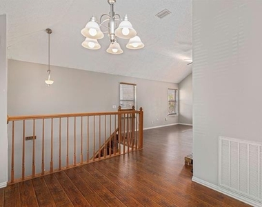 588 Lake Forest Drive - Photo Thumbnail 6
