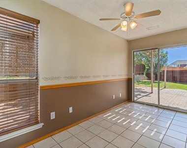 588 Lake Forest Drive - Photo Thumbnail 17