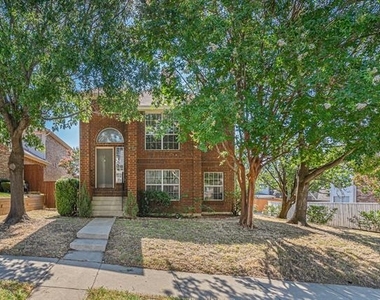 588 Lake Forest Drive - Photo Thumbnail 2