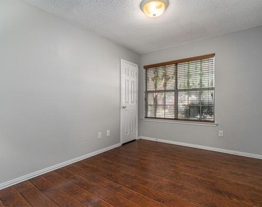 588 Lake Forest Drive - Photo Thumbnail 18
