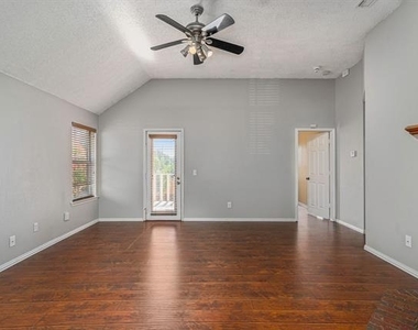 588 Lake Forest Drive - Photo Thumbnail 11