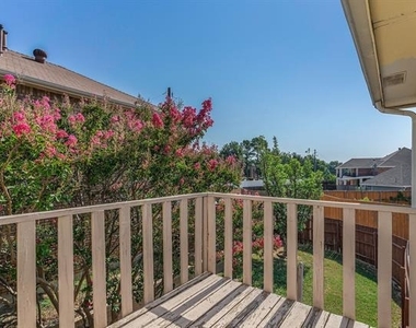588 Lake Forest Drive - Photo Thumbnail 15