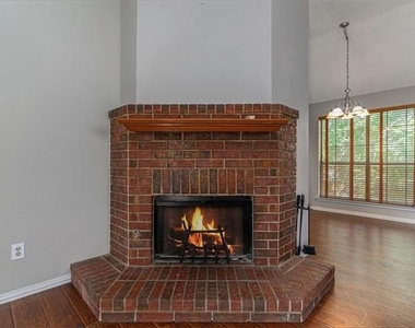 588 Lake Forest Drive - Photo Thumbnail 21
