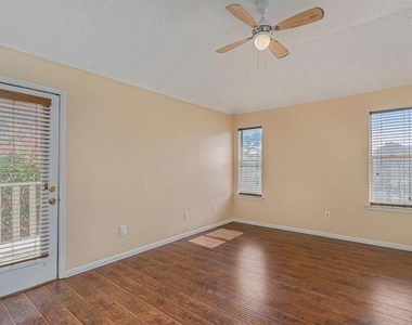 588 Lake Forest Drive - Photo Thumbnail 12