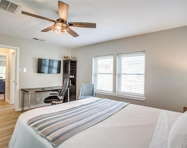408 N Oak Cliff Boulevard - Photo Thumbnail 4