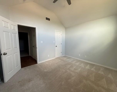 5409 Wagon Wheel Avenue - Photo Thumbnail 13