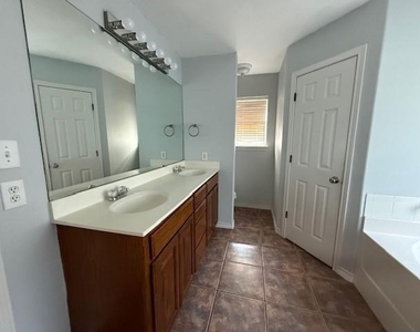5409 Wagon Wheel Avenue - Photo Thumbnail 10
