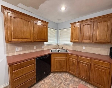 5409 Wagon Wheel Avenue - Photo Thumbnail 6