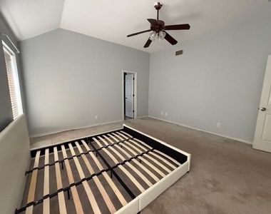 5409 Wagon Wheel Avenue - Photo Thumbnail 9